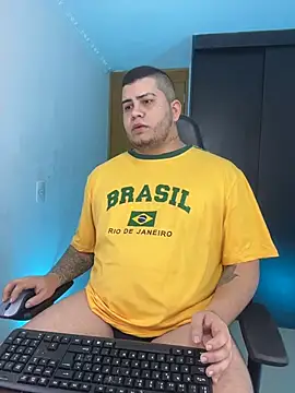 Snapshot of Thomas_chubbyxhot chatting on November 8, 3:18 am Thomas chubbyxhot online show from November 8, 3:18 am