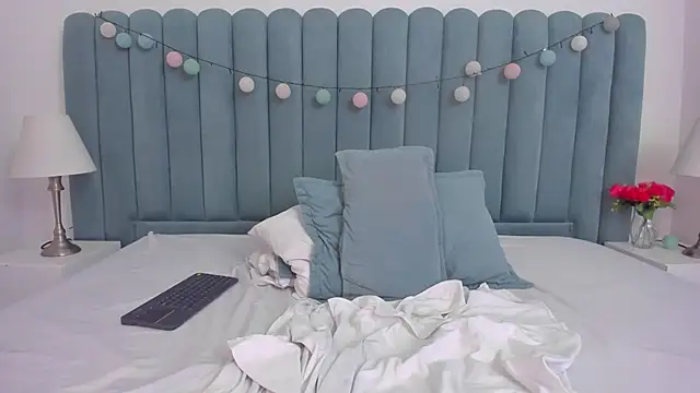 Snapshot of marianaaguii chatting on February 25, 9:09 am marianaaguii online show from February 25, 9:09 am