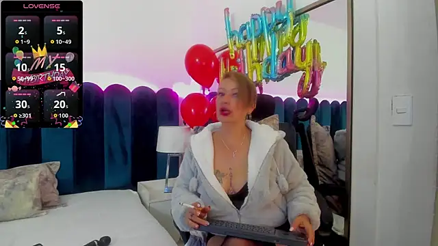 Snapshot of marianaaguii chatting on October 1, 2:01 pm marianaaguii online show from October 1, 2:01 pm
