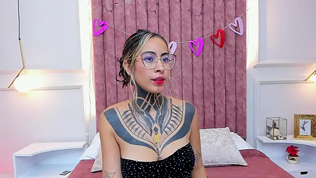 Snapshot of NicoleBlum chatting on February 12, 5:48 pm NicoleBlum online show from February 12, 5:48 pm