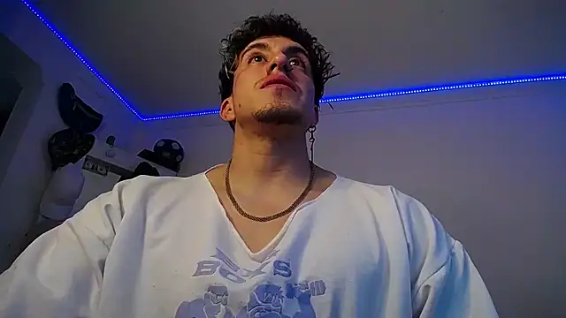 strongboy  online show from October 18, 8:09 pm