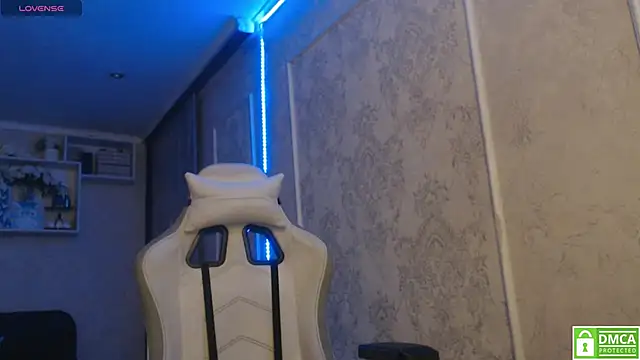 lunarose777 online show from December 22, 8:25 pm