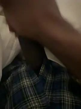 Snapshot of little0245 chatting on January 23, 7:11 am little0245 online show from January 23, 7:11 am