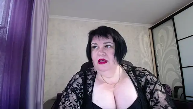 JuicyLady Di online show from October 10, 5:06 am