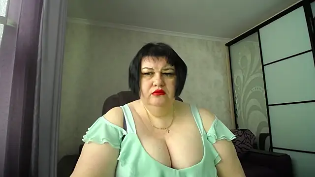 JuicyLady Di online show from March 12, 5:57 am