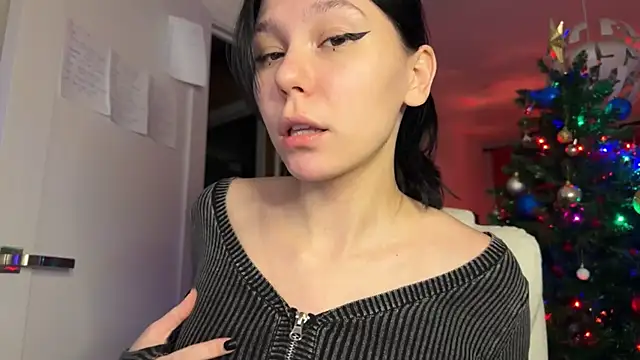 Snapshot of pinkdolly18 chatting on December 26, 9:58 pm pinkdolly18 online show from December 26, 9:58 pm