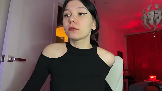 Snapshot of pinkdolly18 chatting on January 14, 9:51 pm pinkdolly18 online show from January 14, 9:51 pm