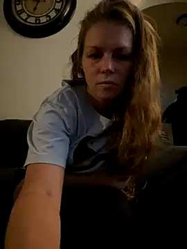 Snapshot of bustybunny25 chatting on October 23, 3:44 pm bustybunny25 online show from October 23, 3:44 pm