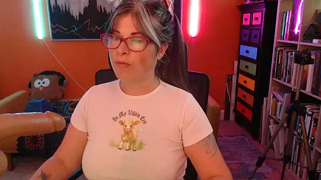 Snapshot of TheLenaAdams chatting on December 14, 11:09 pm TheLenaAdams online show from December 14, 11:09 pm