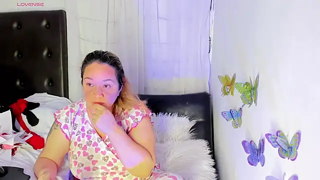 Snapshot of AndreaLombana chatting on February 4, 1:56 am AndreaLombana online show from February 4, 1:56 am