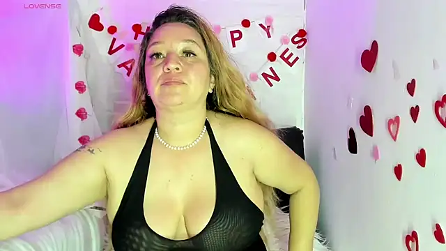 Snapshot of AndreaLombana chatting on February 12, 12:33 pm AndreaLombana online show from February 12, 12:33 pm