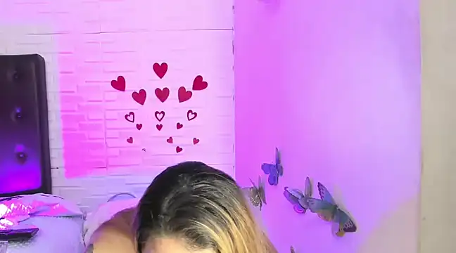 Snapshot of AndreaLombana chatting on March 2, 9:32 pm AndreaLombana online show from March 2, 9:32 pm