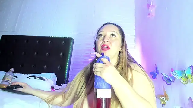 Snapshot of AndreaLombana chatting on March 21, 3:01 am AndreaLombana online show from March 21, 3:01 am