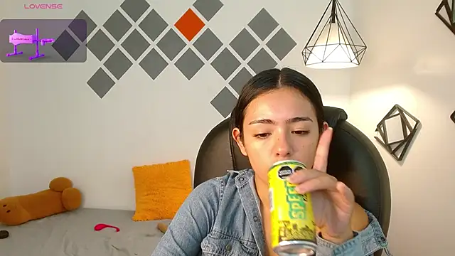 Snapshot of Ivy_Gail chatting on December 11, 5:43 am Ivy Gail online show from December 11, 5:43 am