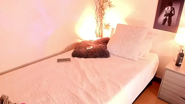 Snapshot of Alicee_Levine chatting on November 3, 9:05 pm Alicee Levine online show from November 3, 9:05 pm