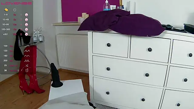 Snapshot of Latina_daily chatting on November 27, 1:02 pm Latina daily online show from November 27, 1:02 pm