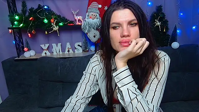 Snapshot of MilaLoona chatting on December 23, 10:32 am MilaLoona online show from December 23, 10:32 am