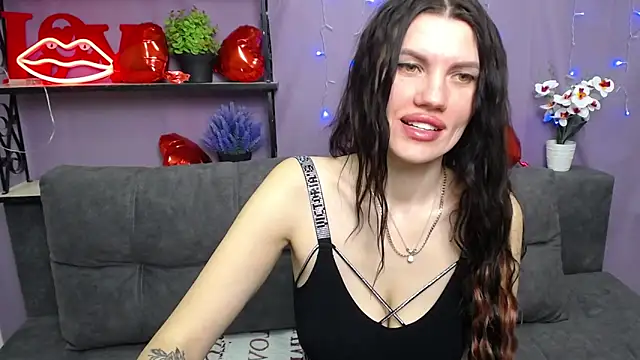 Snapshot of MilaLoona chatting on March 9, 7:23 am MilaLoona online show from March 9, 7:23 am