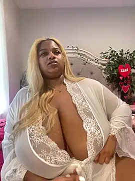 Snapshot of BigFineSelena chatting on February 5, 7:20 pm BigFineSelena online show from February 5, 7:20 pm