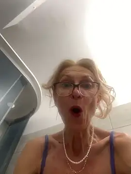 Snapshot of adella13 chatting on December 8, 10:52 am adella13 online show from December 8, 10:52 am