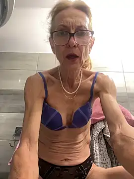 Snapshot of adella13 chatting on December 13, 8:20 am adella13 online show from December 13, 8:20 am