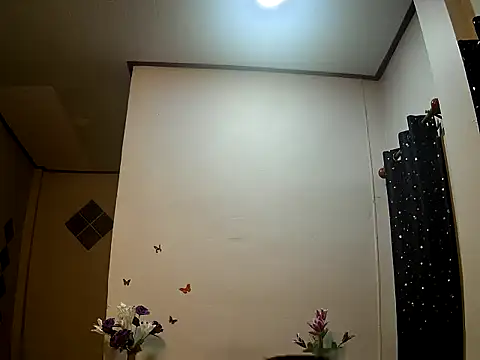 Snapshot of Jennythai123 chatting on December 19, 4:24 pm Jennythai123 online show from December 19, 4:24 pm