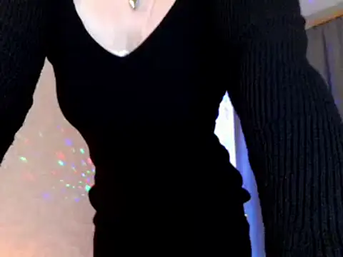 Snapshot of elenaza chatting on December 9, 9:06 am elenaza online show from December 9, 9:06 am