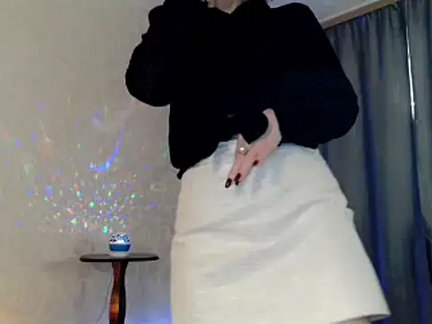 Snapshot of elenaza chatting on November 26, 10:05 am elenaza online show from November 26, 10:05 am