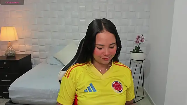 Snapshot of isabella_florez chatting on December 13, 12:06 pm isabella florez online show from December 13, 12:06 pm