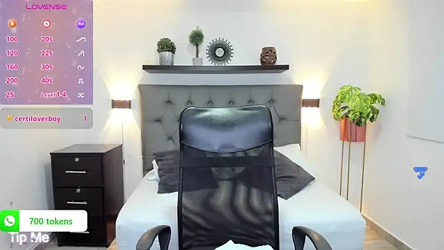 Snapshot of isabella_florez chatting on January 14, 3:04 pm isabella florez online show from January 14, 3:04 pm