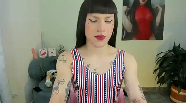 Snapshot of queenramoona-hot chatting on January 15, 9:30 pm queenramoona-hot online show from January 15, 9:30 pm