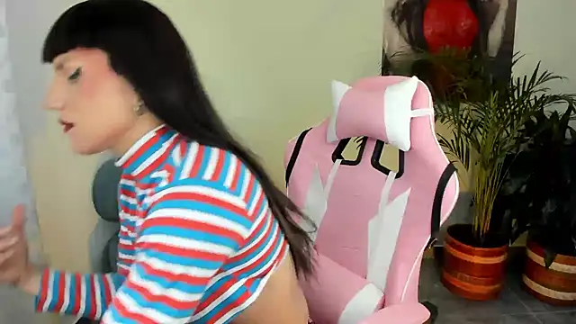 Snapshot of queenramoona-hot chatting on March 5, 8:10 pm queenramoona-hot online show from March 5, 8:10 pm