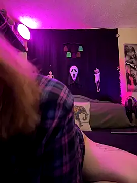 Snapshot of Mallorykoxx69 chatting on November 2, 8:17 am Mallorykoxx69 online show from November 2, 8:17 am