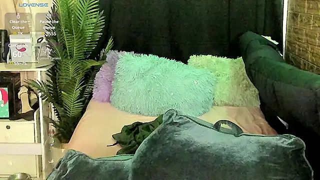 Snapshot of Horny_Sassy chatting on March 3, 6:15 am Horny Sassy online show from March 3, 6:15 am