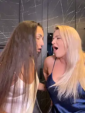 Snapshot of Keep_us_wild chatting on December 14, 4:12 am Keep us wild online show from December 14, 4:12 am