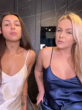 Snapshot of Keep_us_wild chatting on December 21, 3:36 am Keep us wild online show from December 21, 3:36 am