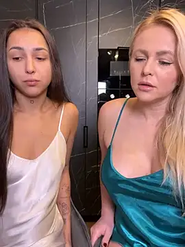 Snapshot of Keep_us_wild chatting on February 6, 3:48 am Keep us wild online show from February 6, 3:48 am