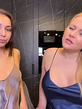 Snapshot of Keep_us_wild chatting on February 9, 10:43 pm Keep us wild online show from February 9, 10:43 pm