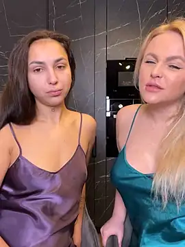 Snapshot of Keep_us_wild chatting on February 10, 11:34 pm Keep us wild online show from February 10, 11:34 pm