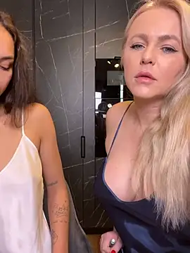 Snapshot of Keep_us_wild chatting on February 19, 11:36 pm Keep us wild online show from February 19, 11:36 pm