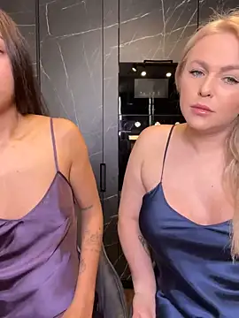 Snapshot of Keep_us_wild chatting on February 21, 10:48 pm Keep us wild online show from February 21, 10:48 pm