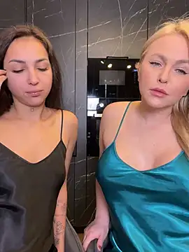 Snapshot of Keep_us_wild chatting on March 5, 10:43 pm Keep us wild online show from March 5, 10:43 pm