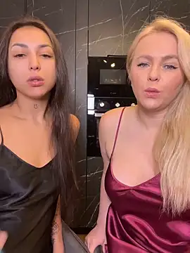 Snapshot of Keep_us_wild chatting on March 10, 10:24 pm Keep us wild online show from March 10, 10:24 pm