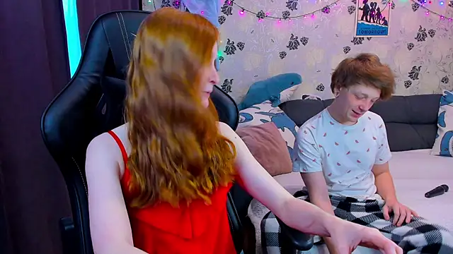 Snapshot of lakmsrrrmrrr chatting on December 8, 9:02 am lakmsrrrmrrr online show from December 8, 9:02 am