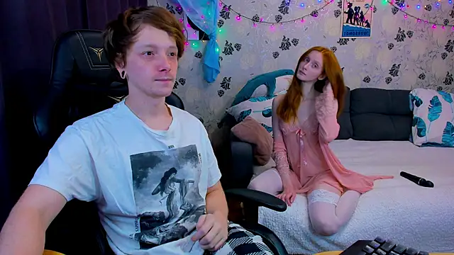 Snapshot of lakmsrrrmrrr chatting on December 20, 10:27 am lakmsrrrmrrr online show from December 20, 10:27 am