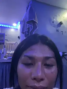 Snapshot of MaxxineMorenaTs chatting on December 15, 6:04 pm MaxxineMorenaTs online show from December 15, 6:04 pm