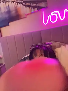 Snapshot of Lolaley2 chatting on November 6, 5:30 am Lolaley2 online show from November 6, 5:30 am