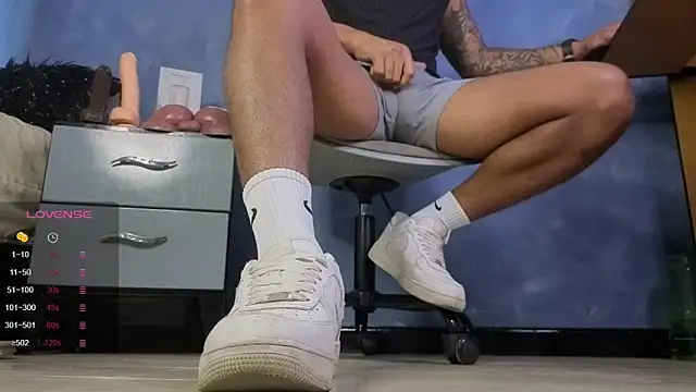 TomLover 12 online show from March 8, 8:12 pm