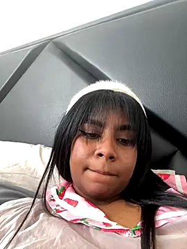 Snapshot of CuteEbony1 chatting on October 8, 5:32 pm CuteEbony1 online show from October 8, 5:32 pm