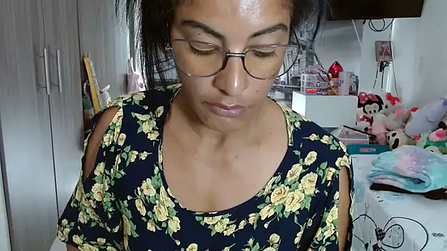 kateleyagrey online show from December 18, 2:17 pm